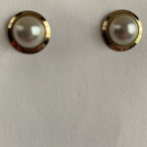 Vintage EUC 1/2" Round Faux‎ Pearl Earrings with Goldtone Edging